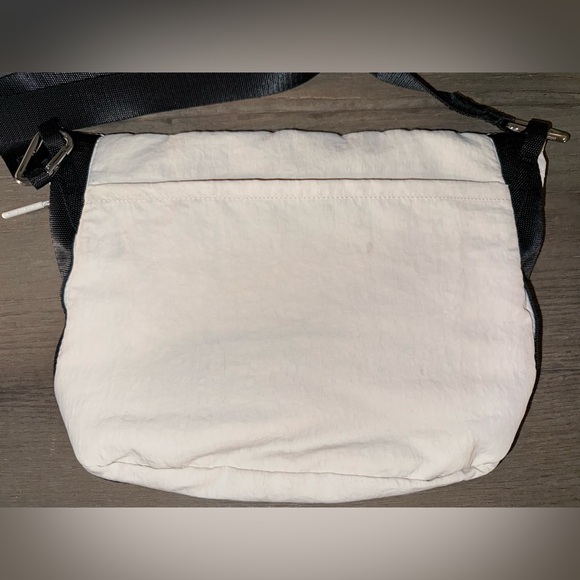 Lululemon clean lines crossbody purse - Picture 5 of 16